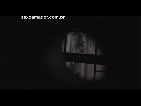 ❤️ ブロンドが空洞のレンガの後ろに隠れた近所の盗撮犯に密かにビデオ撮影される ☑ ファッキングビデオ ❌️
